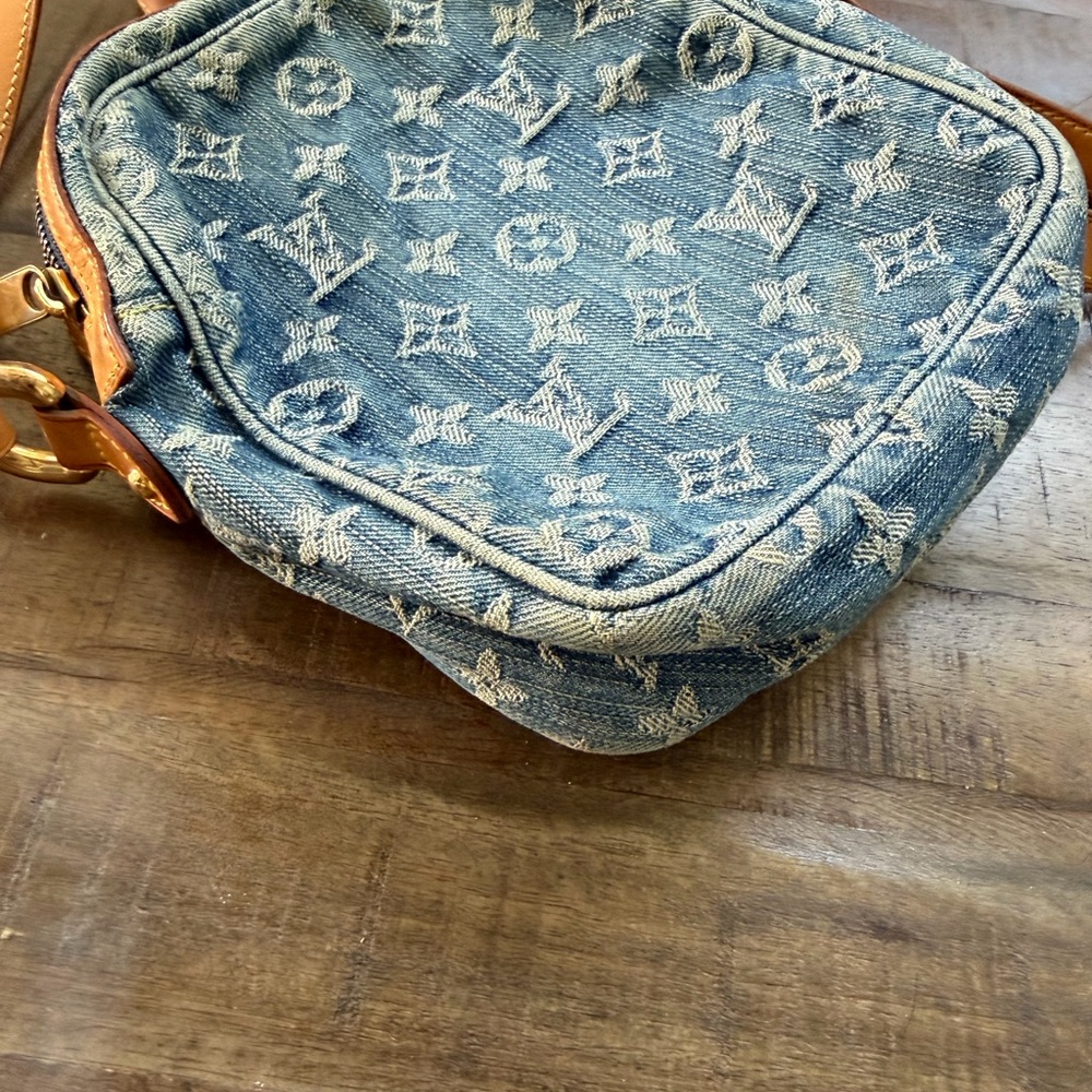 Louis Vuitton Denim Camera Bag - Picture 7 of 10